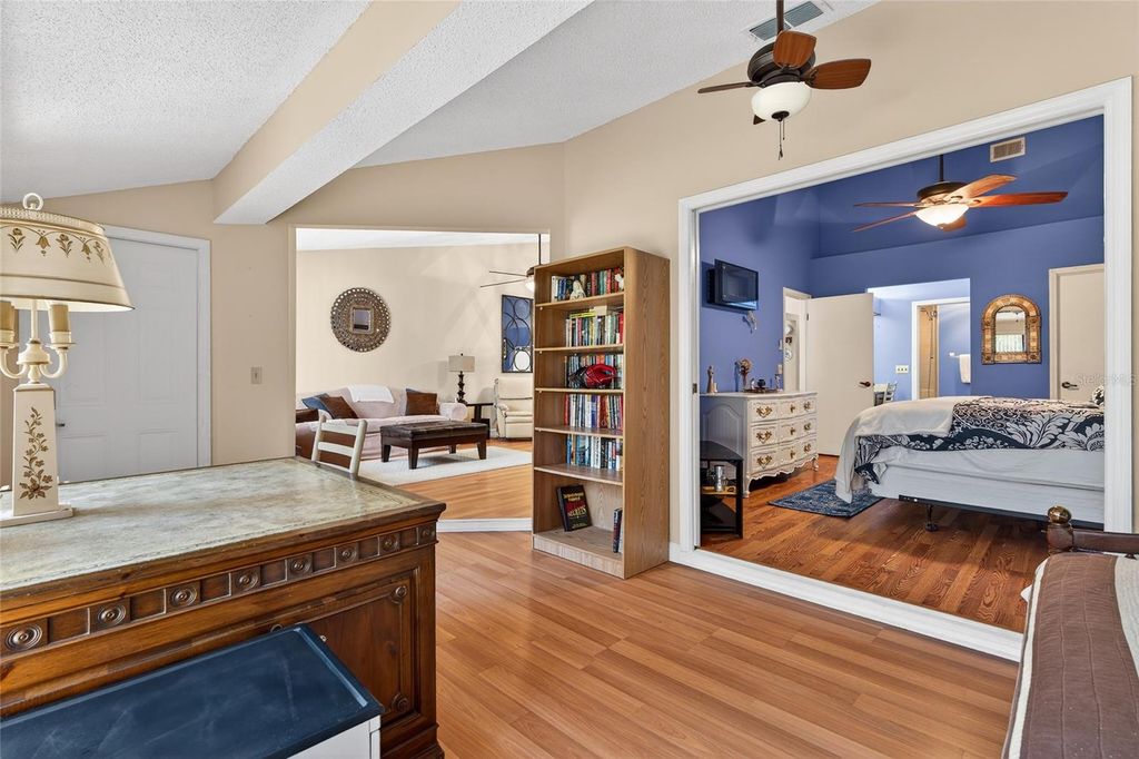 Image 18 of property listing at 1539 REBECCA LANE, Dunedin, FL 34698