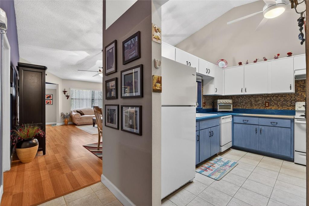 Image 4 of property listing at 1539 REBECCA LANE, Dunedin, FL 34698