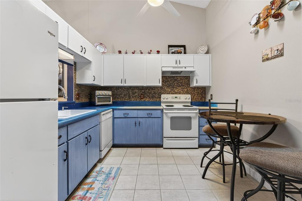 Image 5 of property listing at 1539 REBECCA LANE, Dunedin, FL 34698