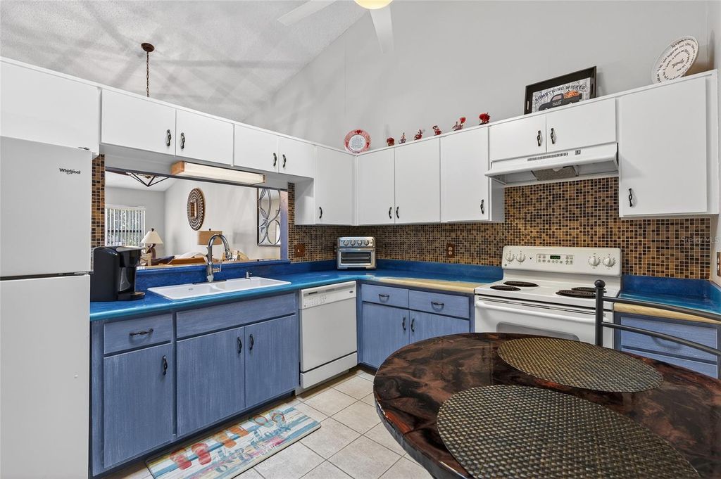 Image 6 of property listing at 1539 REBECCA LANE, Dunedin, FL 34698