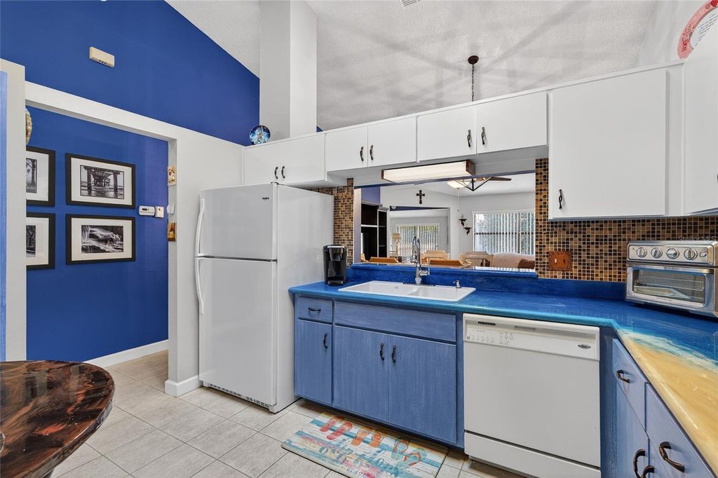 Image 7 of property listing at 1539 REBECCA LANE, Dunedin, FL 34698