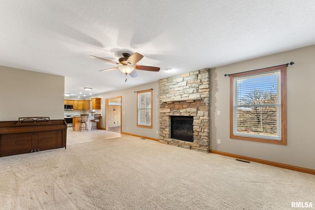 9933 123rd Street, Davenport, IA 52804