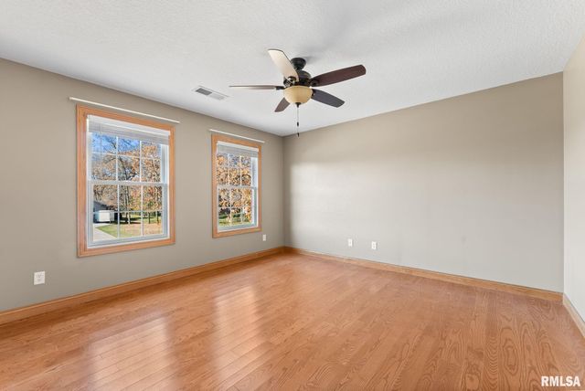 9933 123rd Street, Davenport, IA 52804