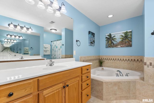 9933 123rd Street, Davenport, IA 52804