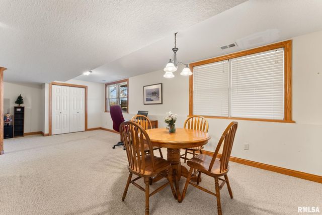 9933 123rd Street, Davenport, IA 52804