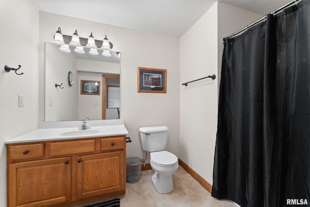 9933 123rd Street, Davenport, IA 52804