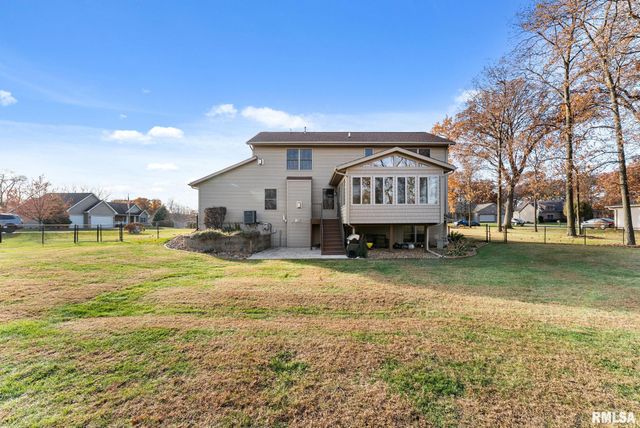 9933 123rd Street, Davenport, IA 52804