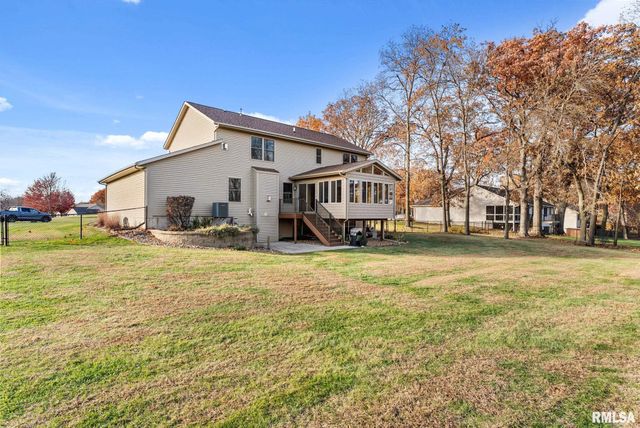 9933 123rd Street, Davenport, IA 52804