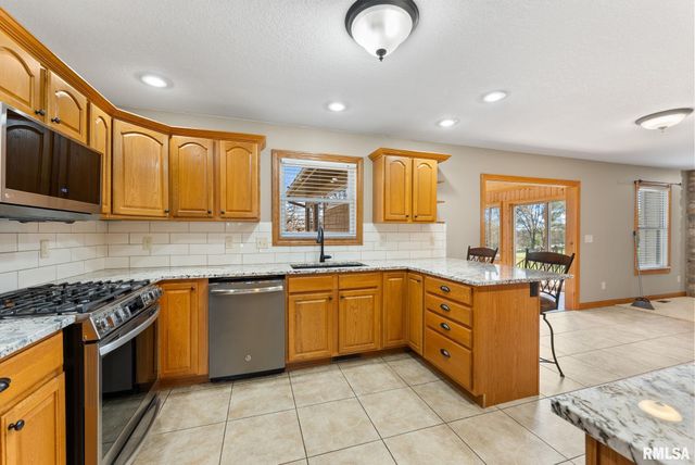 9933 123rd Street, Davenport, IA 52804