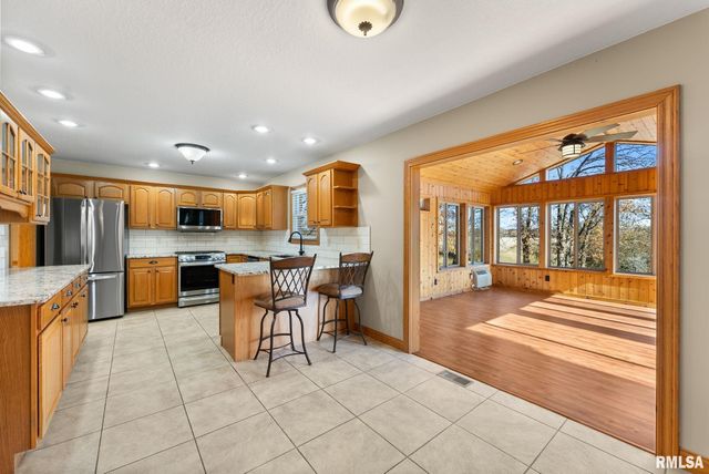 9933 123rd Street, Davenport, IA 52804