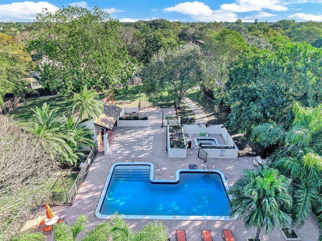 13416 SW 108th St Cir N, Miami, FL 33186