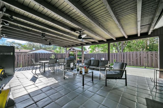 13416 SW 108th St Cir N, Miami, FL 33186