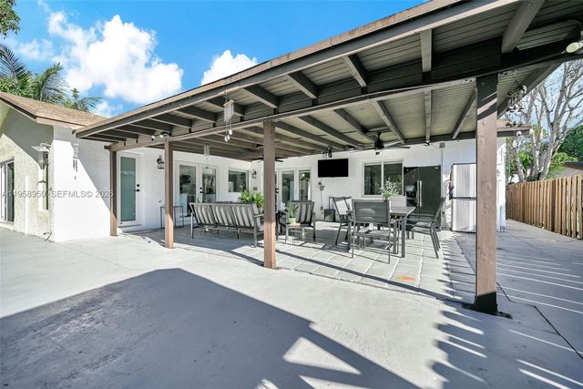 13416 SW 108th St Cir N, Miami, FL 33186