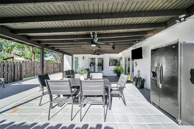 13416 SW 108th St Cir N, Miami, FL 33186