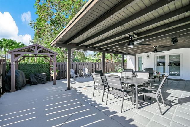 13416 SW 108th St Cir N, Miami, FL 33186