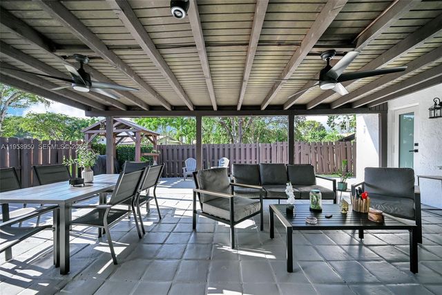 13416 SW 108th St Cir N, Miami, FL 33186