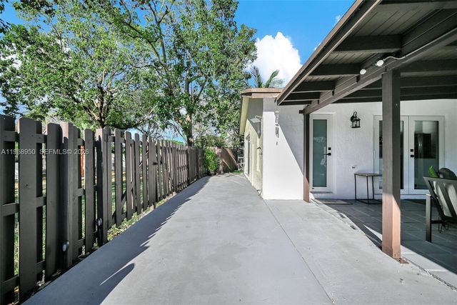 13416 SW 108th St Cir N, Miami, FL 33186