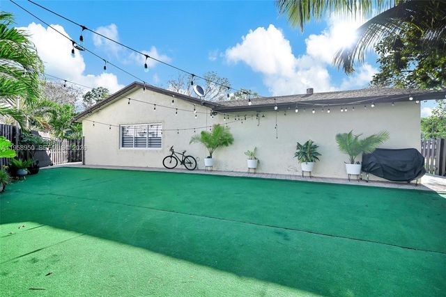 13416 SW 108th St Cir N, Miami, FL 33186