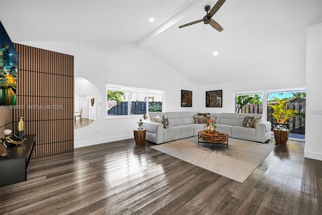 13416 SW 108th St Cir N, Miami, FL 33186