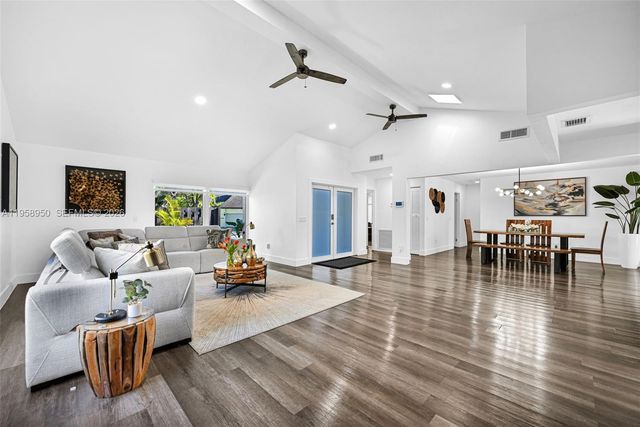 13416 SW 108th St Cir N, Miami, FL 33186