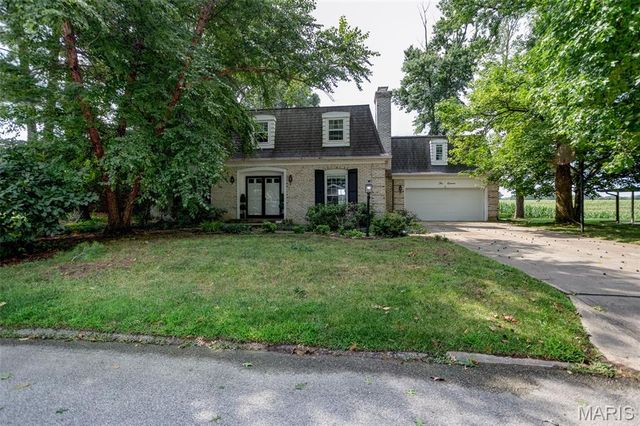 1011 Richard Drive, Godfrey, IL 62035