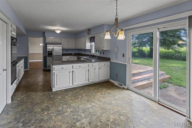 1011 Richard Drive, Godfrey, IL 62035