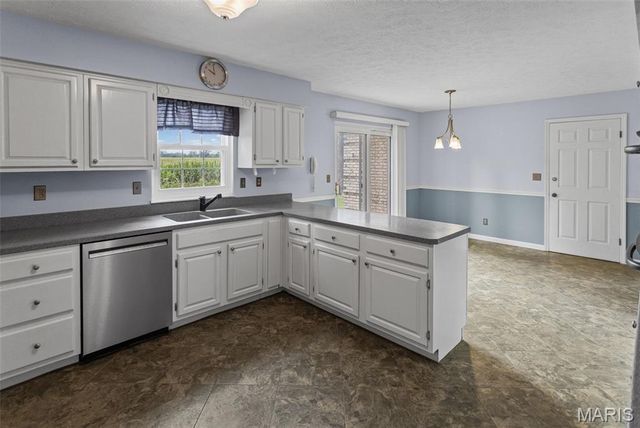 1011 Richard Drive, Godfrey, IL 62035