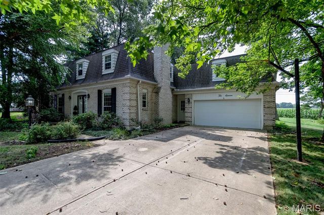 1011 Richard Drive, Godfrey, IL 62035
