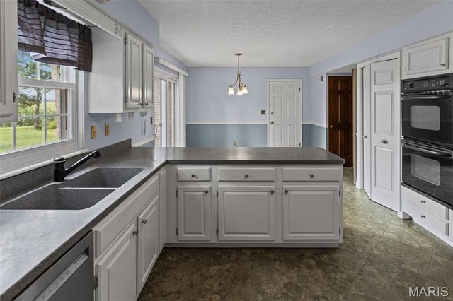 1011 Richard Drive, Godfrey, IL 62035