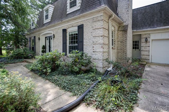 1011 Richard Drive, Godfrey, IL 62035