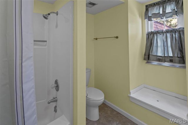 1011 Richard Drive, Godfrey, IL 62035