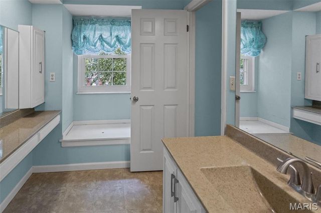 1011 Richard Drive, Godfrey, IL 62035