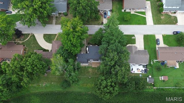 1011 Richard Drive, Godfrey, IL 62035