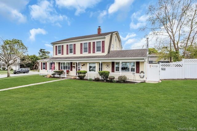 42 Spring Lane, Levittown, NY 11756