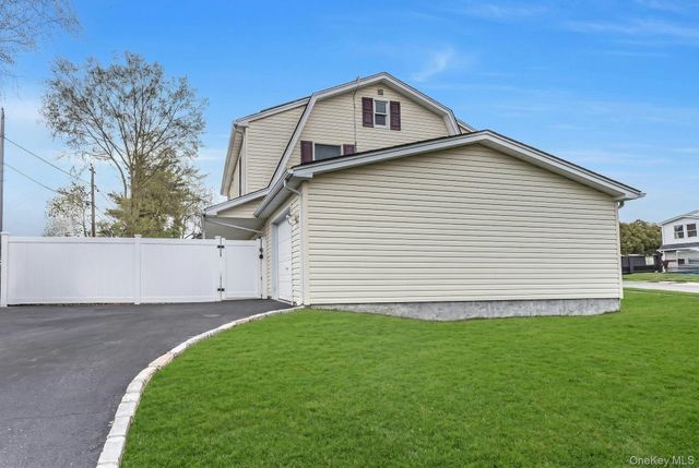 42 Spring Lane, Levittown, NY 11756