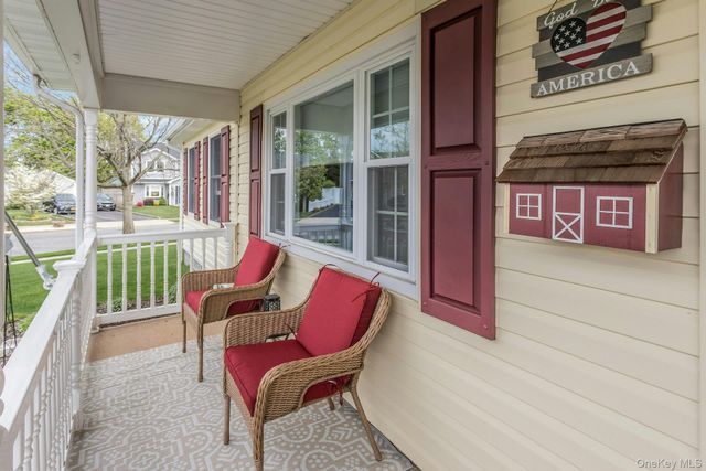 42 Spring Lane, Levittown, NY 11756