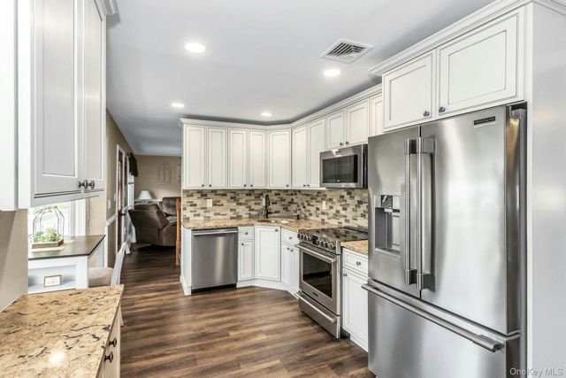 42 Spring Lane, Levittown, NY 11756