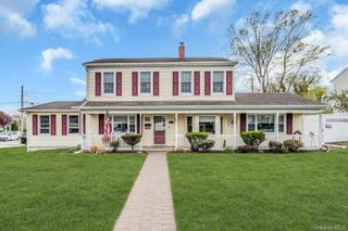 42 Spring Lane, Levittown, NY 11756