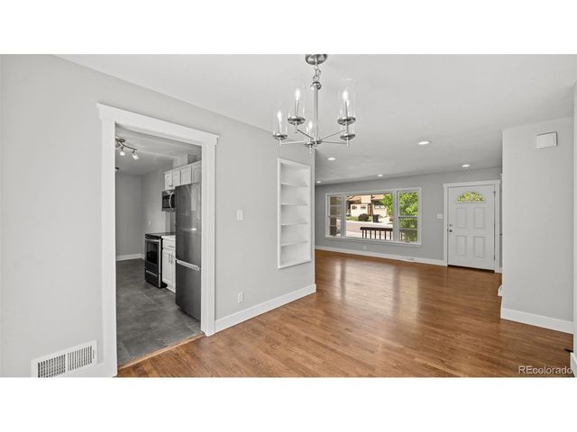 10 El Sereno Dr, Colorado Springs, CO 80906