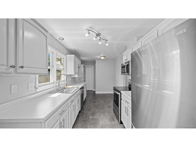 10 El Sereno Dr, Colorado Springs, CO 80906