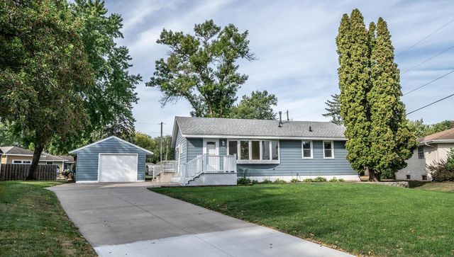 1202 Sunnyside Drive, Farmington, MN 55024