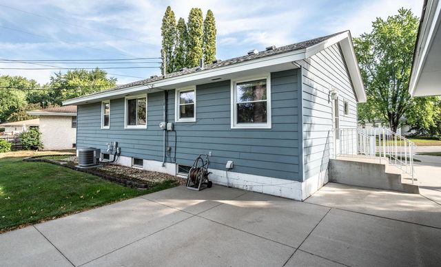 1202 Sunnyside Drive, Farmington, MN 55024