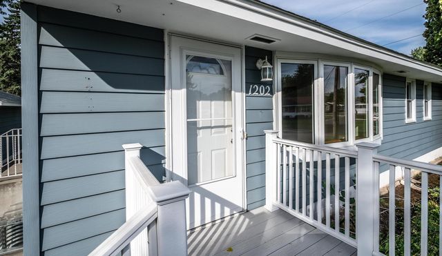 1202 Sunnyside Drive, Farmington, MN 55024