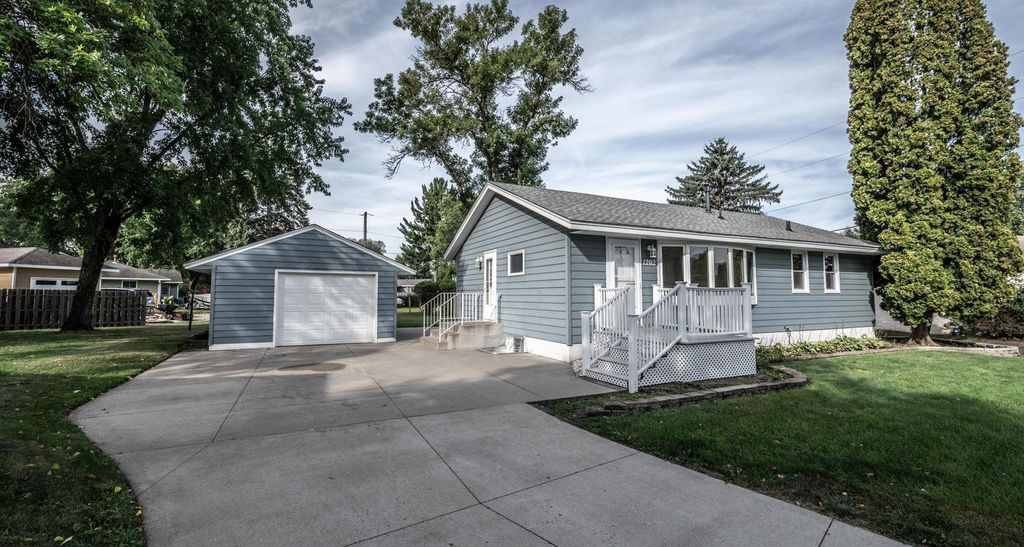 1202 Sunnyside Drive, Farmington, MN 55024