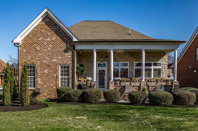 1145 Isaac Franklin Dr, Gallatin, TN 37066