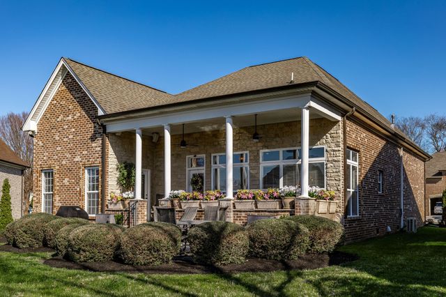 1145 Isaac Franklin Dr, Gallatin, TN 37066