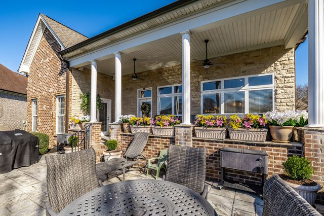 1145 Isaac Franklin Dr, Gallatin, TN 37066