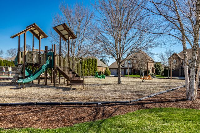 1145 Isaac Franklin Dr, Gallatin, TN 37066