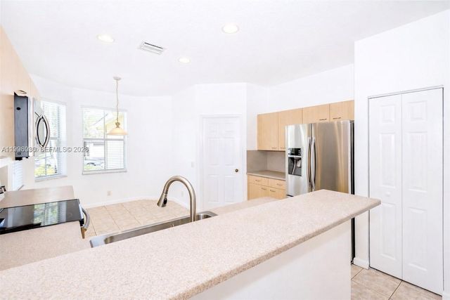 1877 Aspen Ln, Weston, FL 33327