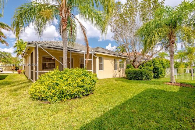 1877 Aspen Ln, Weston, FL 33327